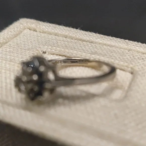 14k White Gold, Blue and White Floral Ring - Picture 4 of 6